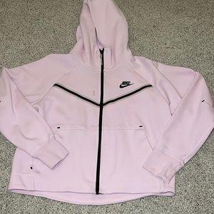 Women’s cropped nike tech